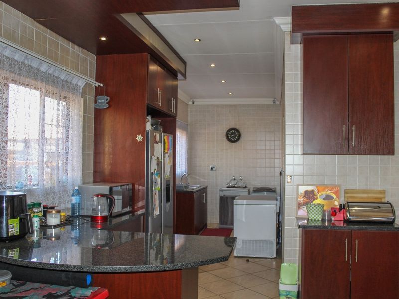 Stylish, Secure and Smart - Your Dream Home Awaits in Middelburg! - Photo 7