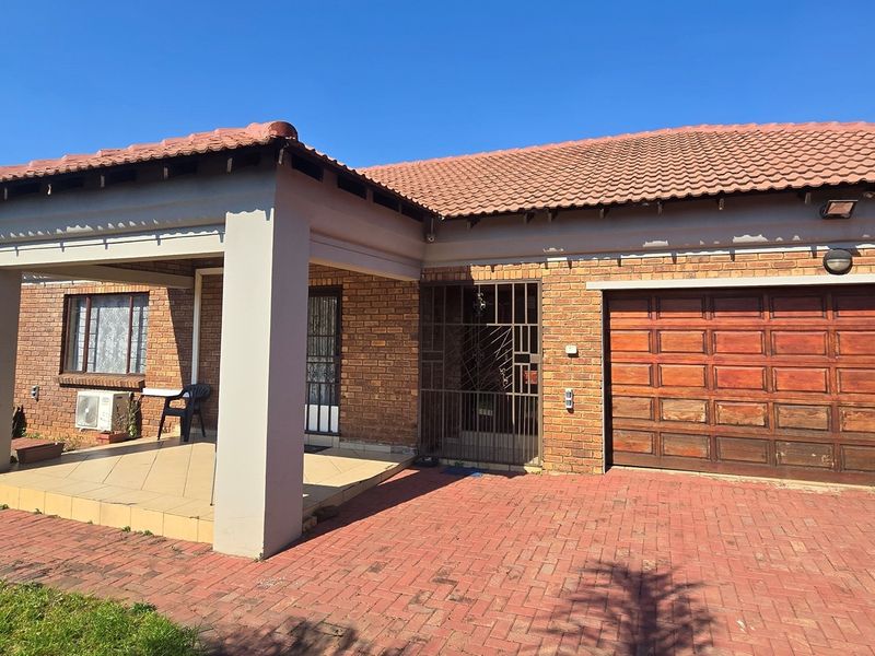 Stylish, Secure and Smart - Your Dream Home Awaits in Middelburg! - Photo 2