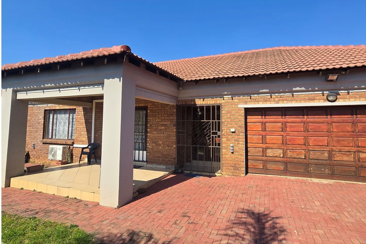 Stylish, Secure and Smart - Your Dream Home Awaits in Middelburg! - Photo 2