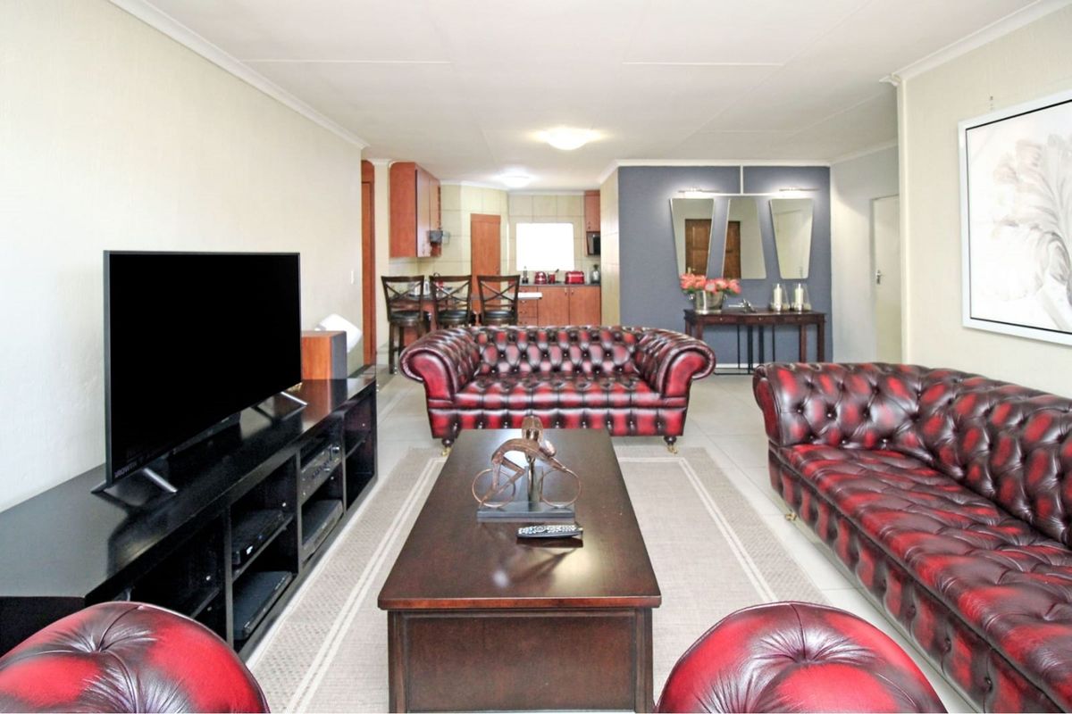 Charming 3Bed Townhouse in Thatchfield - Photo 4