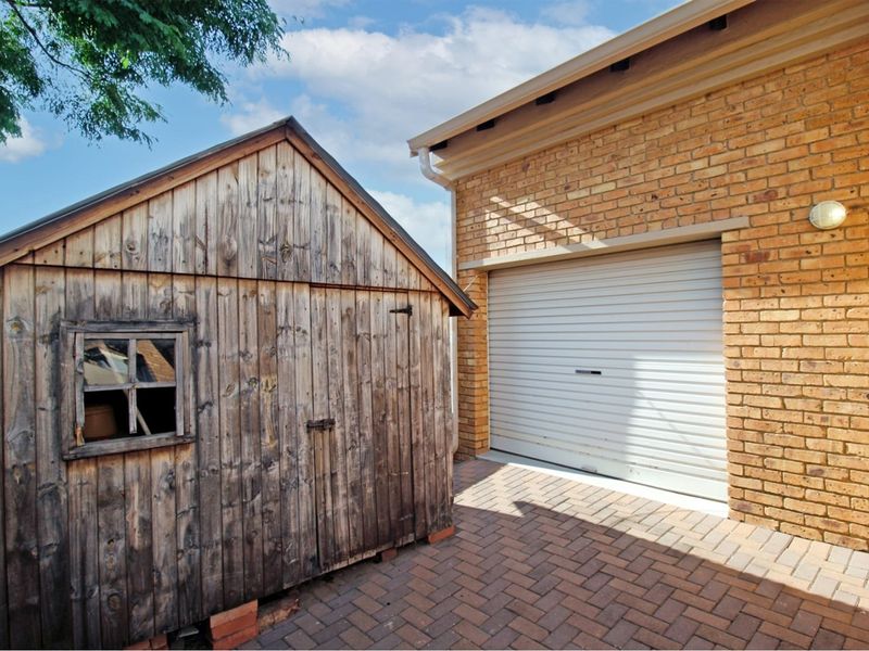 Charming 3Bed Townhouse in Thatchfield - Photo 5