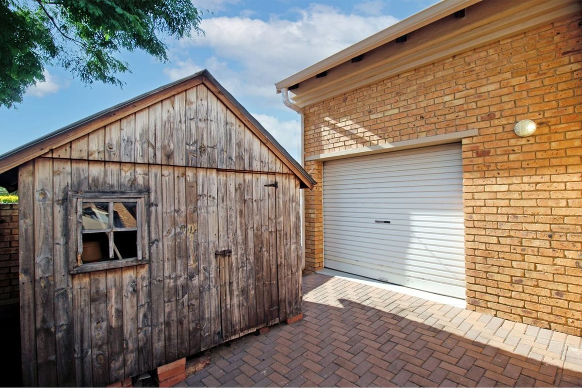 Charming 3Bed Townhouse in Thatchfield - Photo 5