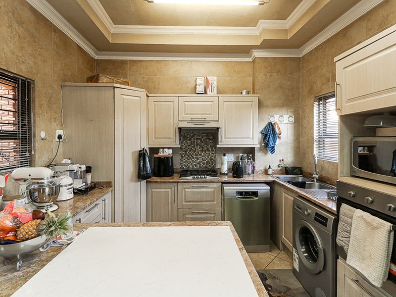 Ground Floor Gem with Premium Finishes and Private Garden - Photo 10