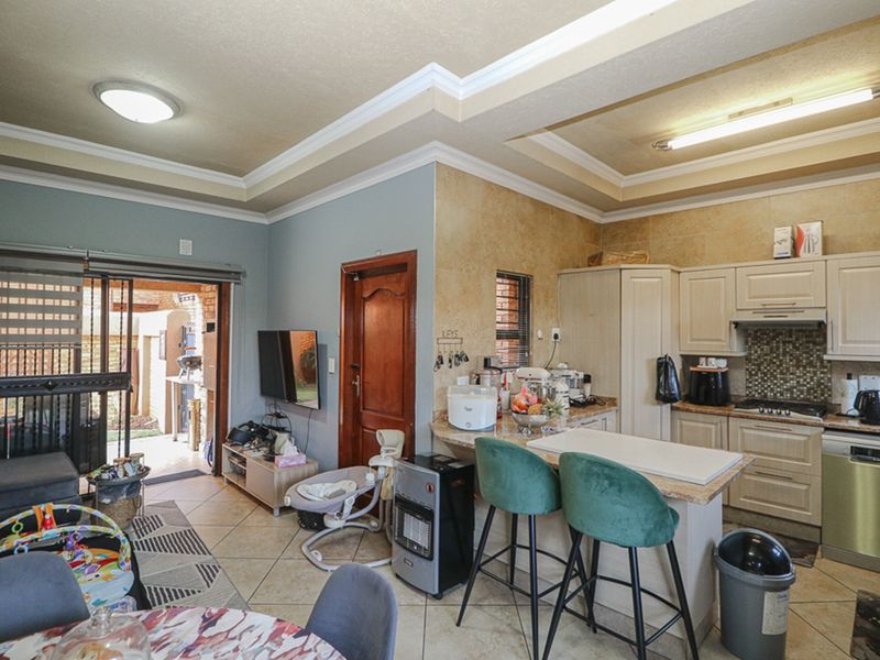 Ground Floor Gem with Premium Finishes and Private Garden - Photo 8