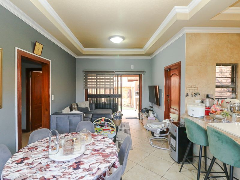 Ground Floor Gem with Premium Finishes and Private Garden - Photo 7