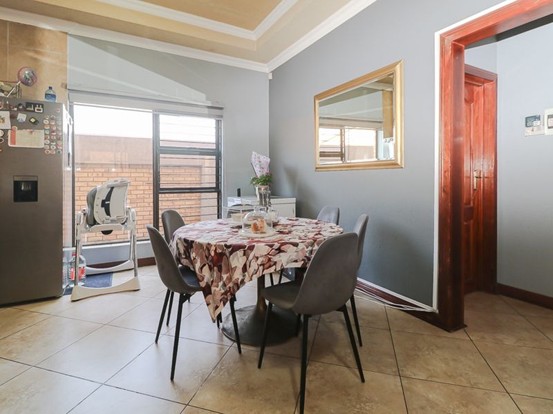 Ground Floor Gem with Premium Finishes and Private Garden - Photo 6