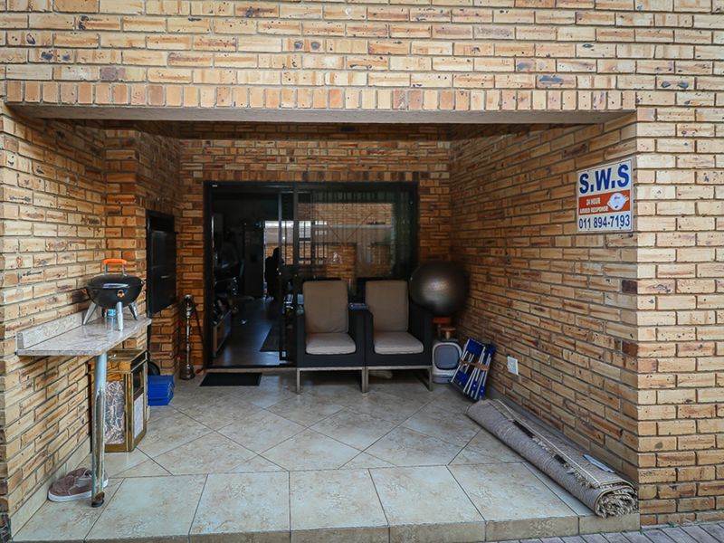 Ground Floor Gem with Premium Finishes and Private Garden - Photo 4