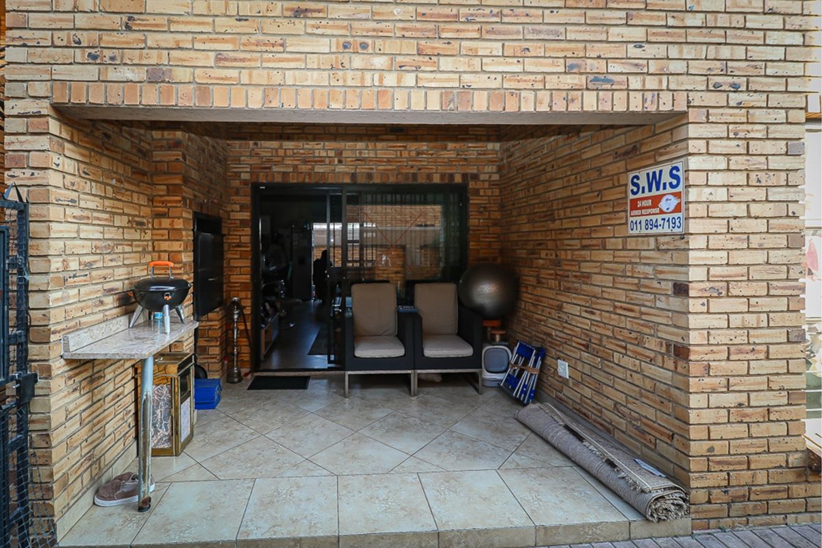 Ground Floor Gem with Premium Finishes and Private Garden - Photo 4