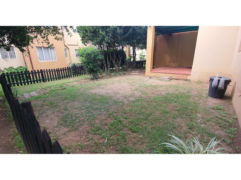 Charming 3-Bed Apartment in North Riding - Photo 8