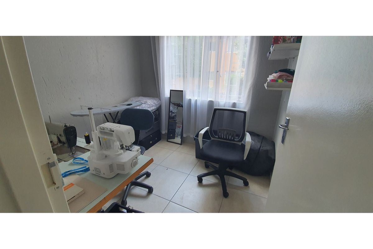 Charming 3-Bed Apartment in North Riding - Photo 3