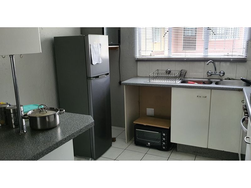 Charming 3-Bed Apartment in North Riding - Photo 2