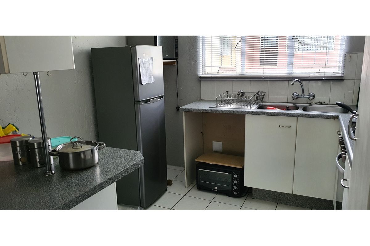 Charming 3-Bed Apartment in North Riding - Photo 2