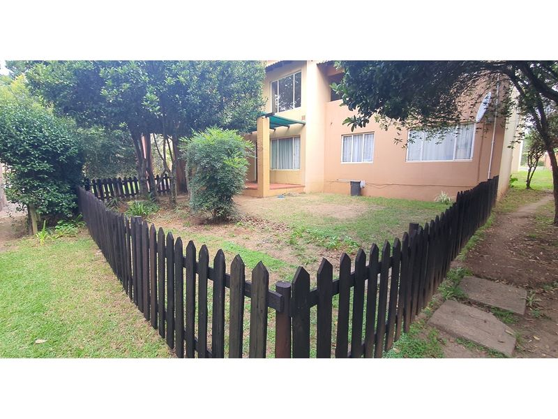 Charming 3-Bed Apartment in North Riding - Photo 9