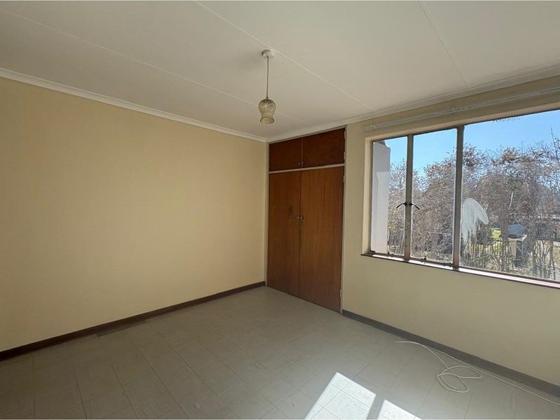 Smart Investment 1 Bedroom Apartment Near Majuba FET and Amenities - Photo 10