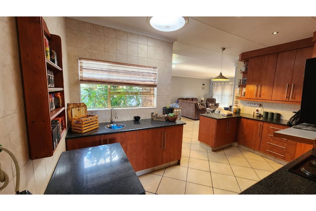 Stylish 2-Bed, 2-Bath Face Brick Home in Secure Complex  - do not miss out on this opertunity - Photo 3