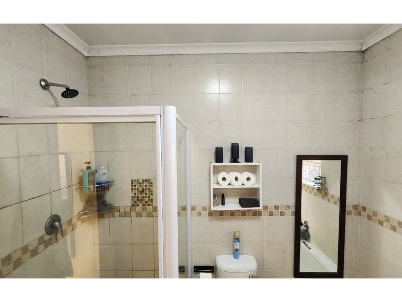 Stylish 2-Bed, 2-Bath Face Brick Home in Secure Complex  - do not miss out on this opertunity - Photo 7