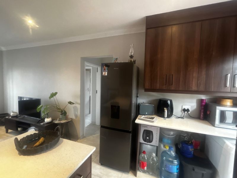 2 BED 2 BATH APARTMENT IN KYALAMI HILLS - Photo 7