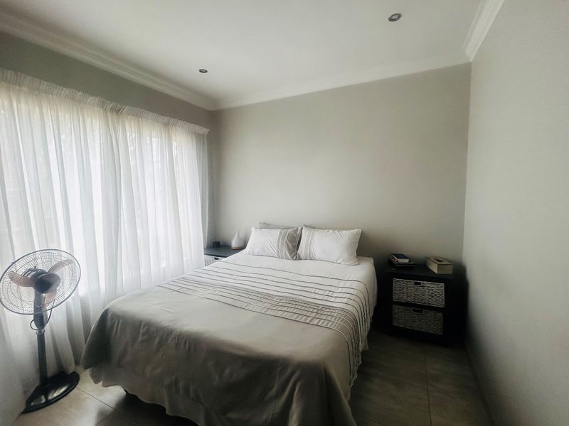 2 BED 2 BATH APARTMENT IN KYALAMI HILLS - Photo 3