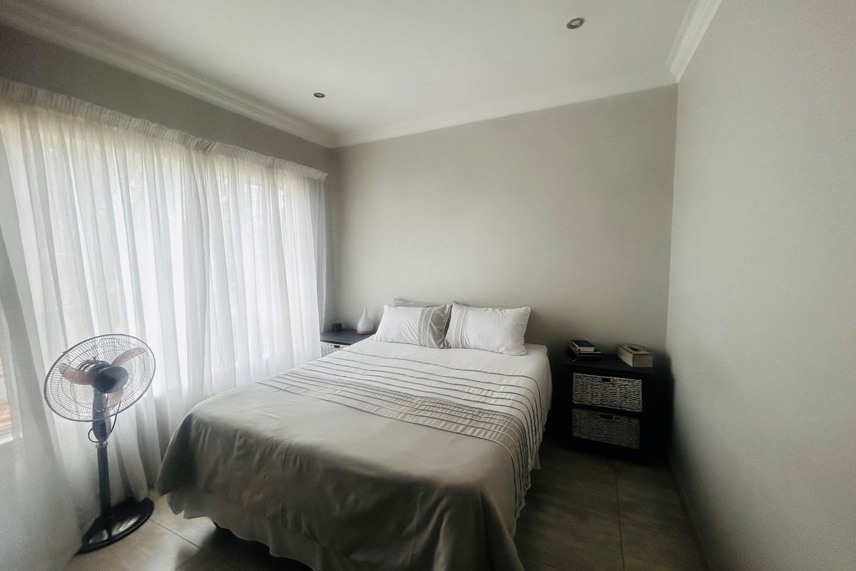 2 BED 2 BATH APARTMENT IN KYALAMI HILLS - Photo 3