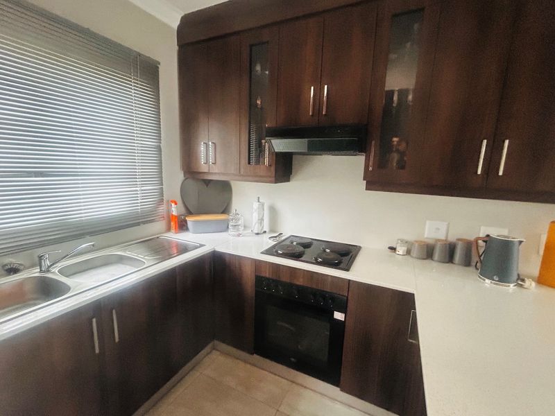 2 BED 2 BATH APARTMENT IN KYALAMI HILLS - Photo 2