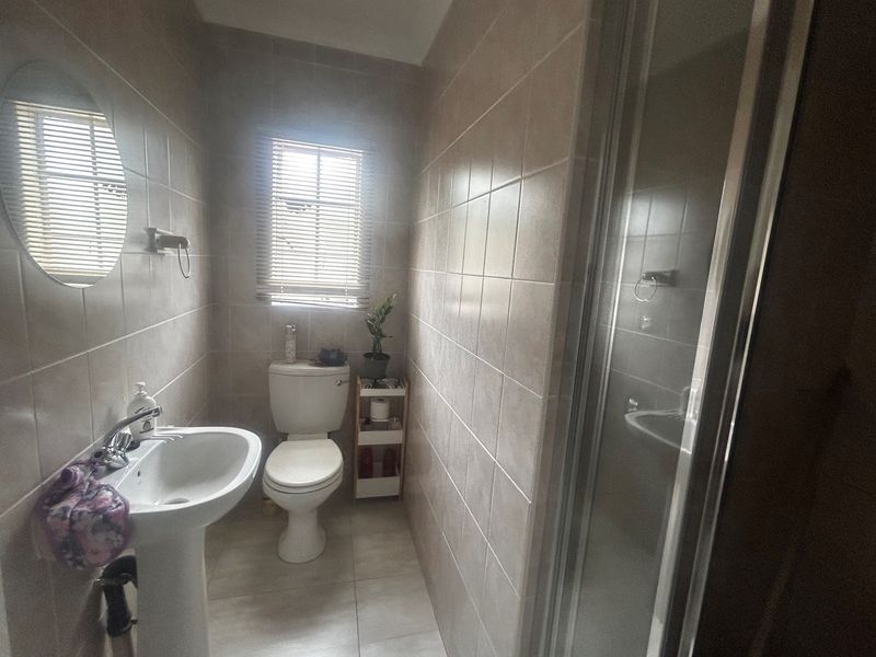 2 BED 2 BATH APARTMENT IN KYALAMI HILLS - Photo 10