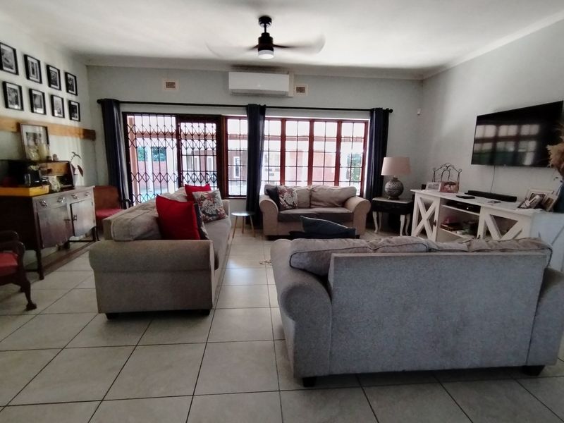 STUNNING FAMILY HOME FOR SALE IN EMPANGENI - Photo 6