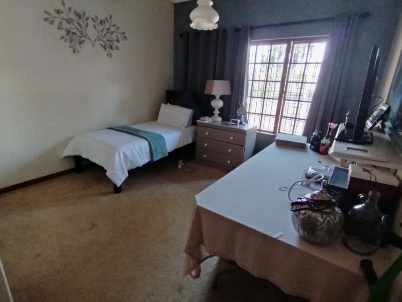 STUNNING FAMILY HOME FOR SALE IN EMPANGENI - Photo 10