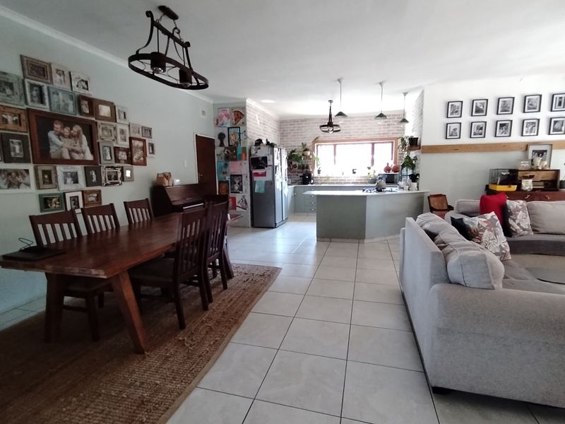 STUNNING FAMILY HOME FOR SALE IN EMPANGENI - Photo 9