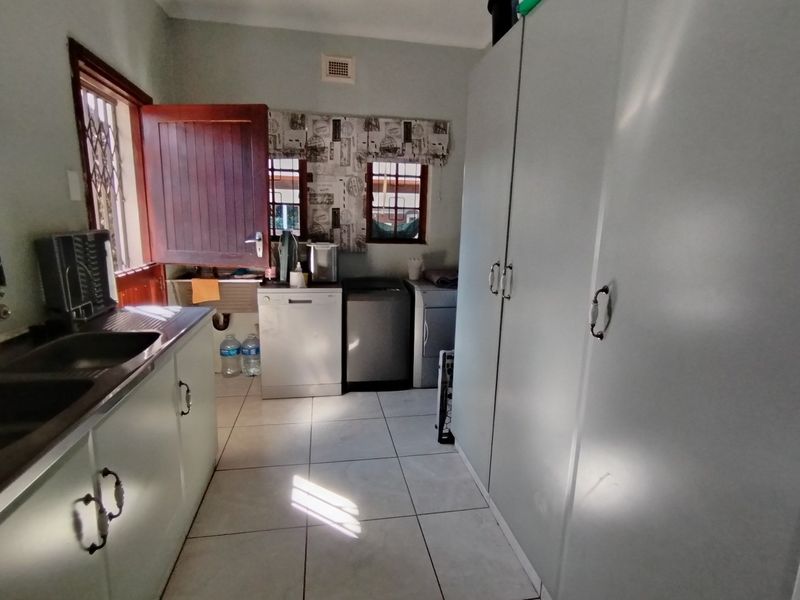 STUNNING FAMILY HOME FOR SALE IN EMPANGENI - Photo 4