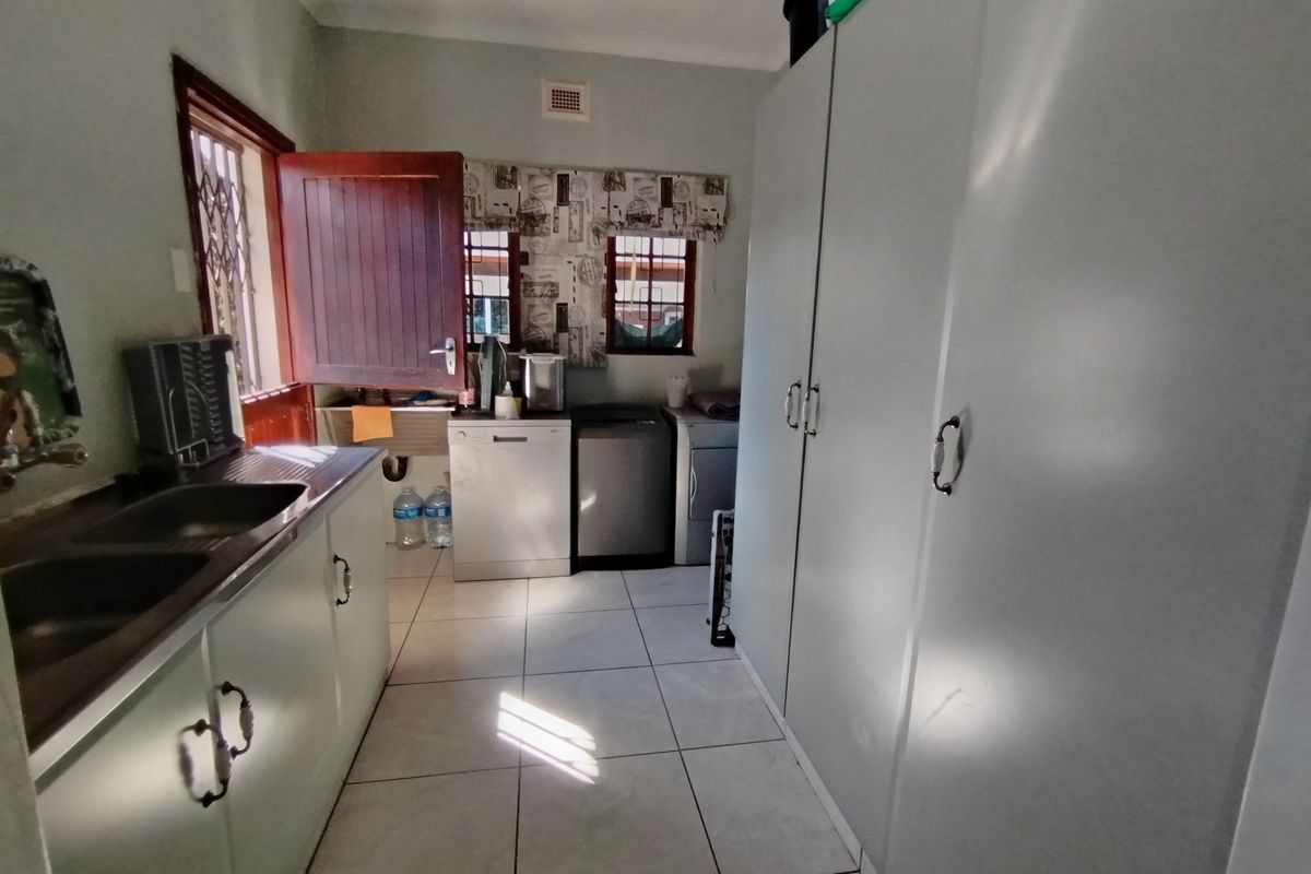 STUNNING FAMILY HOME FOR SALE IN EMPANGENI - Photo 4