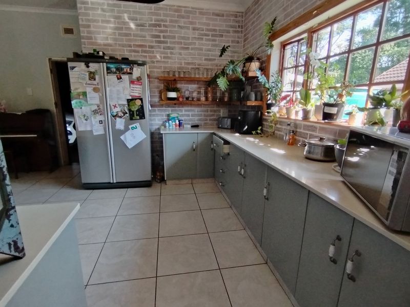 STUNNING FAMILY HOME FOR SALE IN EMPANGENI - Photo 5