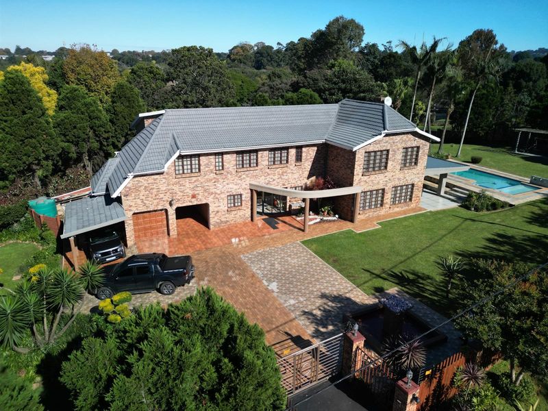 4-bedroom Luxury Home in Hillcrest - Photo 2