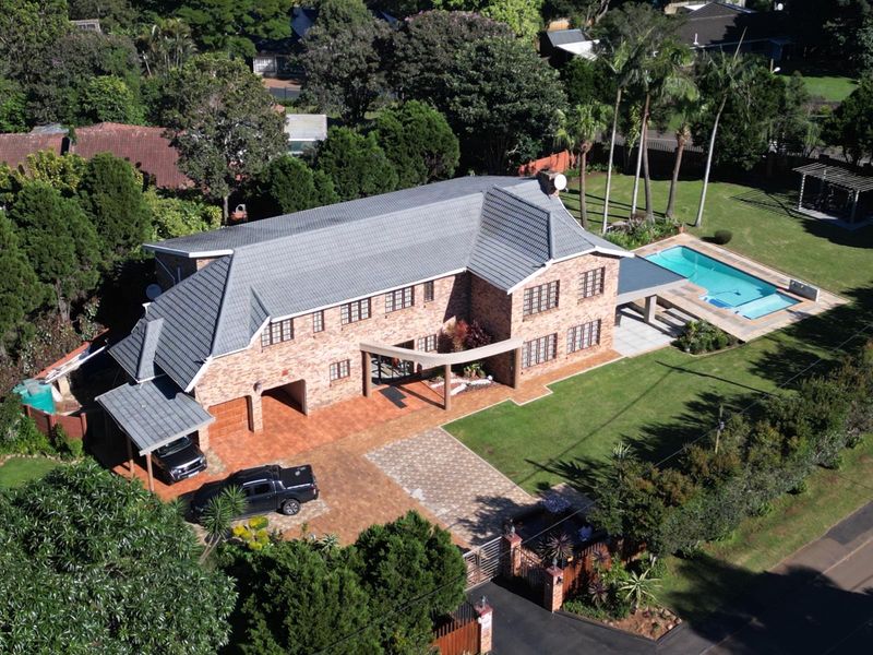 4-bedroom Luxury Home in Hillcrest - Photo 4