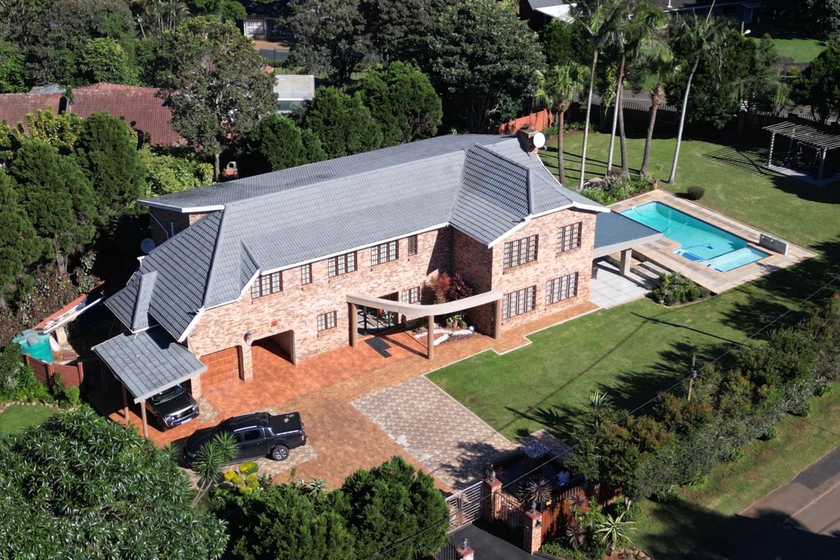 4-bedroom Luxury Home in Hillcrest - Photo 4