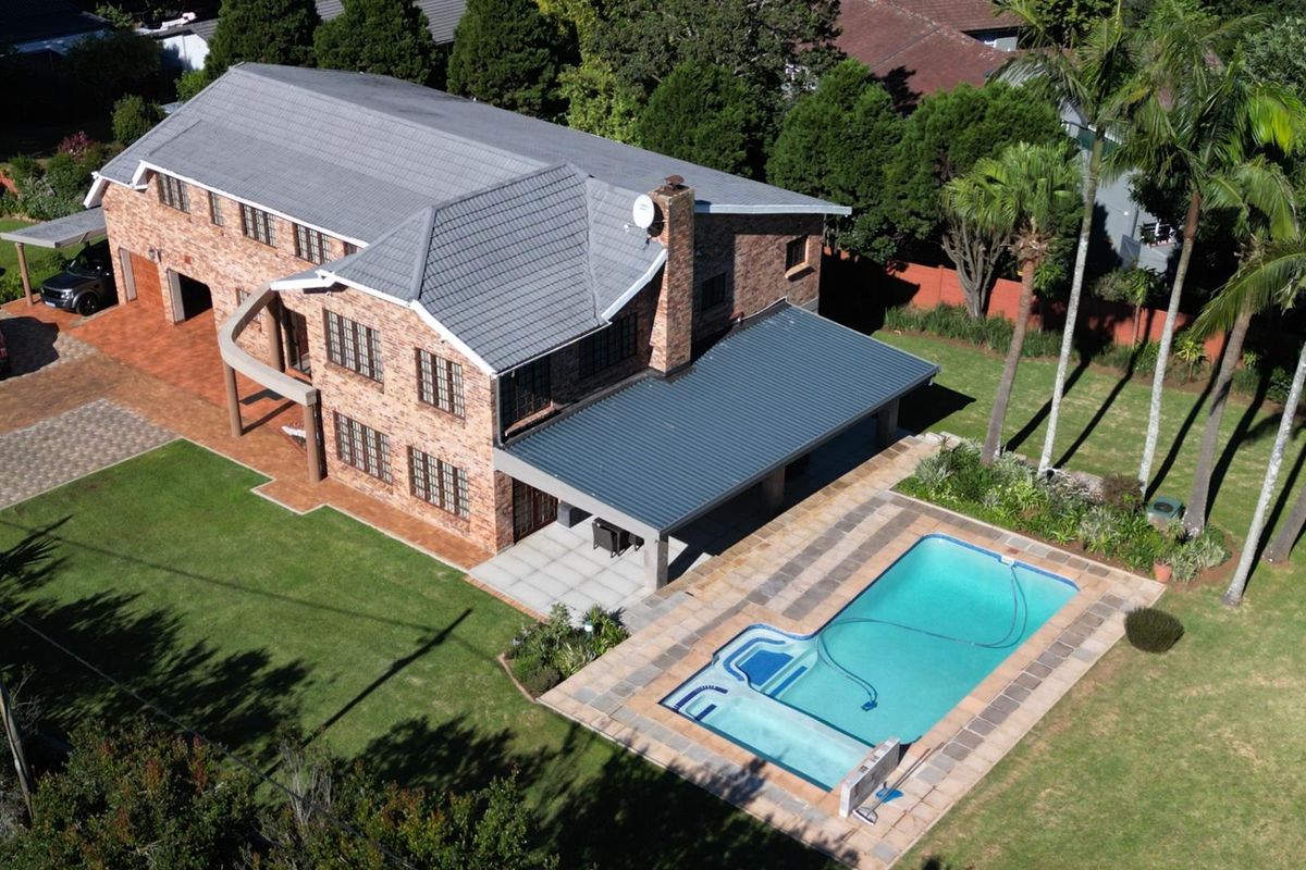 4-bedroom Luxury Home in Hillcrest - Photo 3