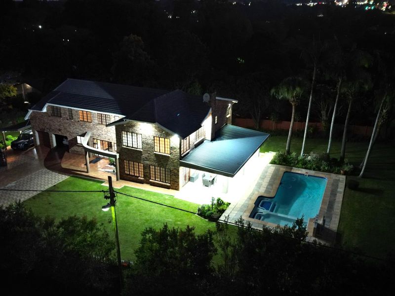 4-bedroom Luxury Home in Hillcrest - Photo 5