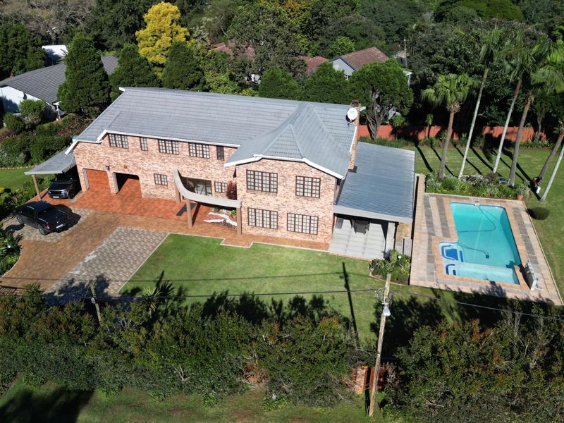 4-bedroom Luxury Home in Hillcrest - Photo 9