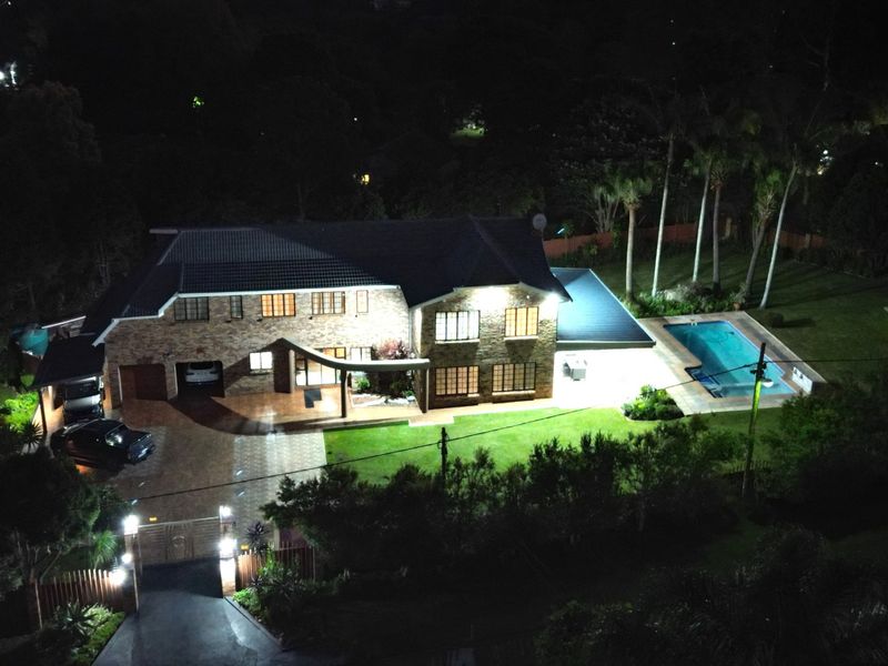 4-bedroom Luxury Home in Hillcrest - Photo 3