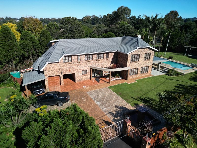 4-bedroom Luxury Home in Hillcrest - Photo 6