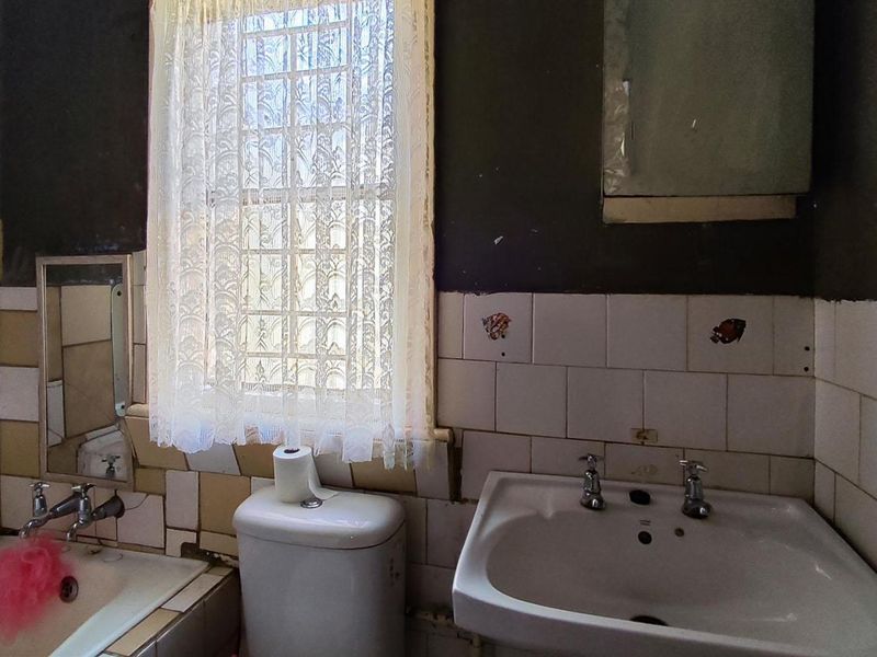 Spacious 3-Bedroom Family Home with Character - Geduld, Springs - Photo 8