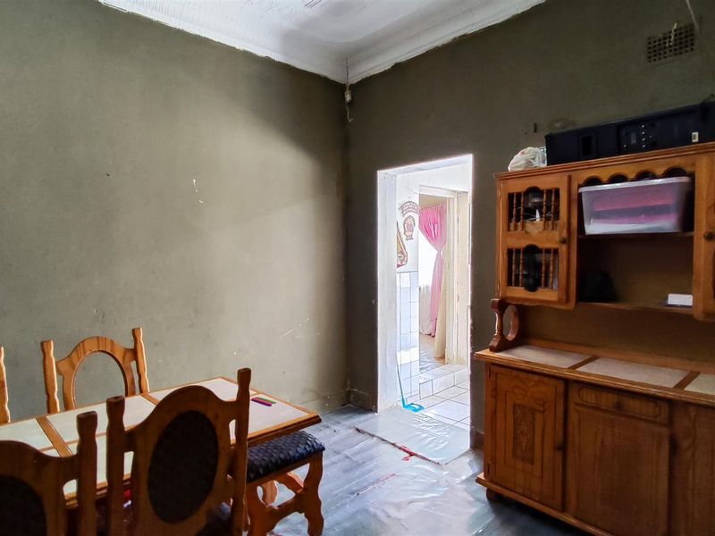 Spacious 3-Bedroom Family Home with Character - Geduld, Springs - Photo 5