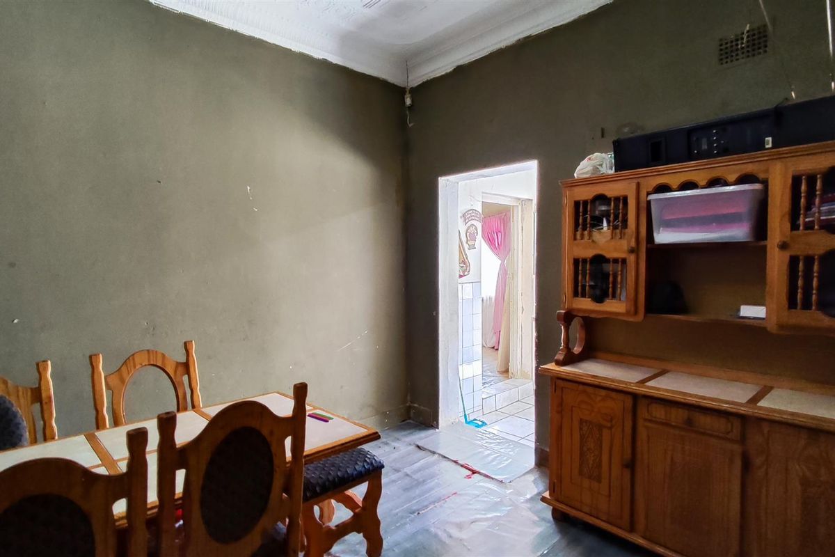 Spacious 3-Bedroom Family Home with Character - Geduld, Springs - Photo 5