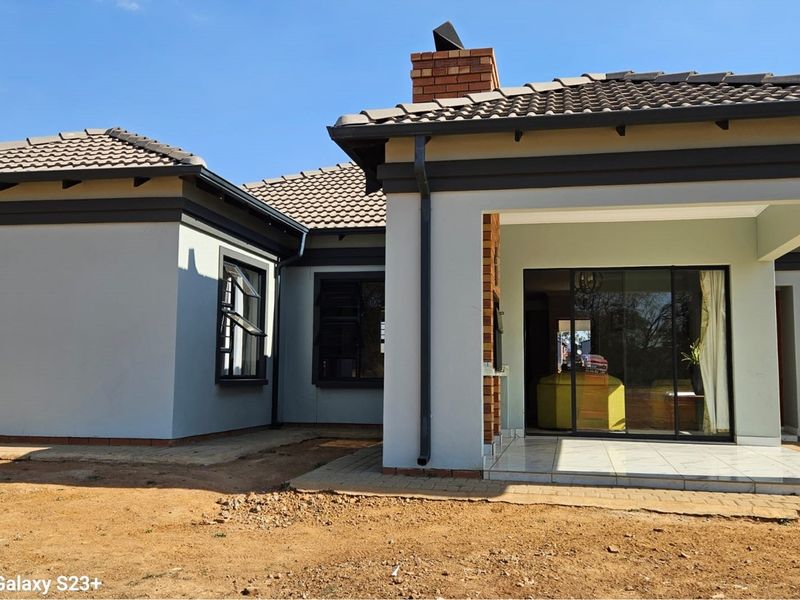 Stunning  New Development Family Home With Lots Opportunities In A Desirable Location - Photo 2