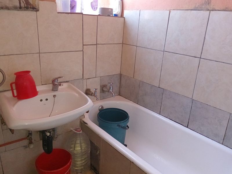 CALLING ALL INVESTORS!!! PRICED TO SEL!!! - Photo 10