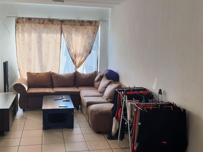 Attention Investors and Buyers alike - Two Bedroom Apartment For Sale in Maitland - Photo 4