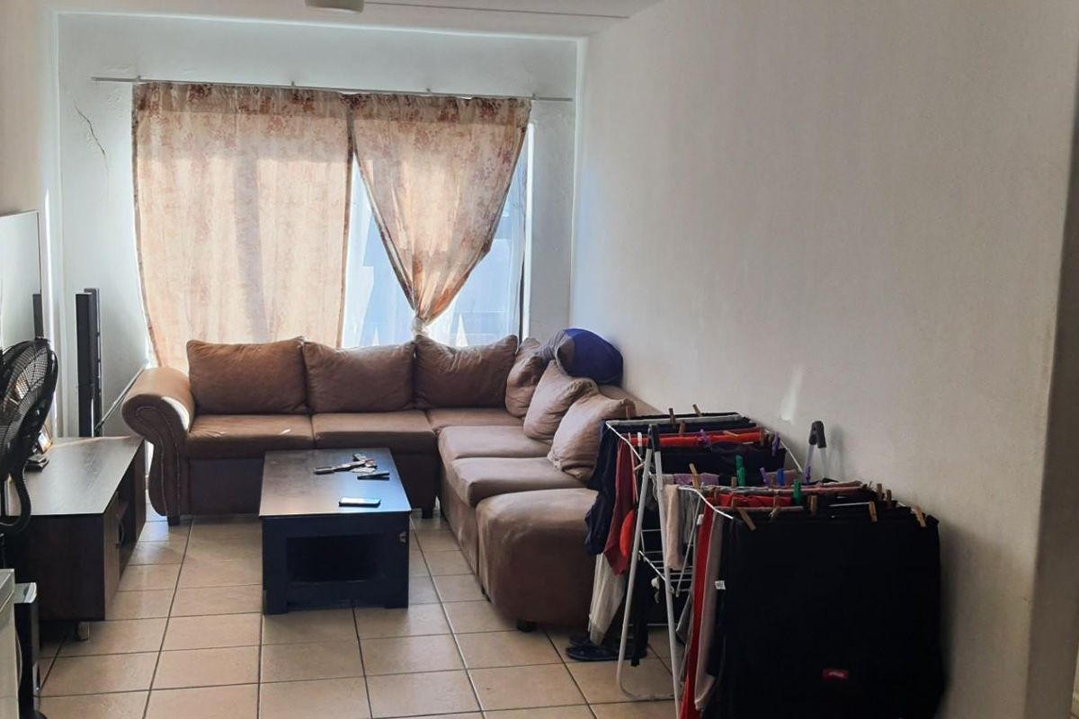 Attention Investors and Buyers alike - Two Bedroom Apartment For Sale in Maitland - Photo 4