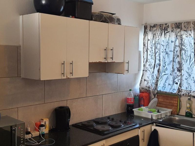 Attention Investors and Buyers alike - Two Bedroom Apartment For Sale in Maitland - Photo 3