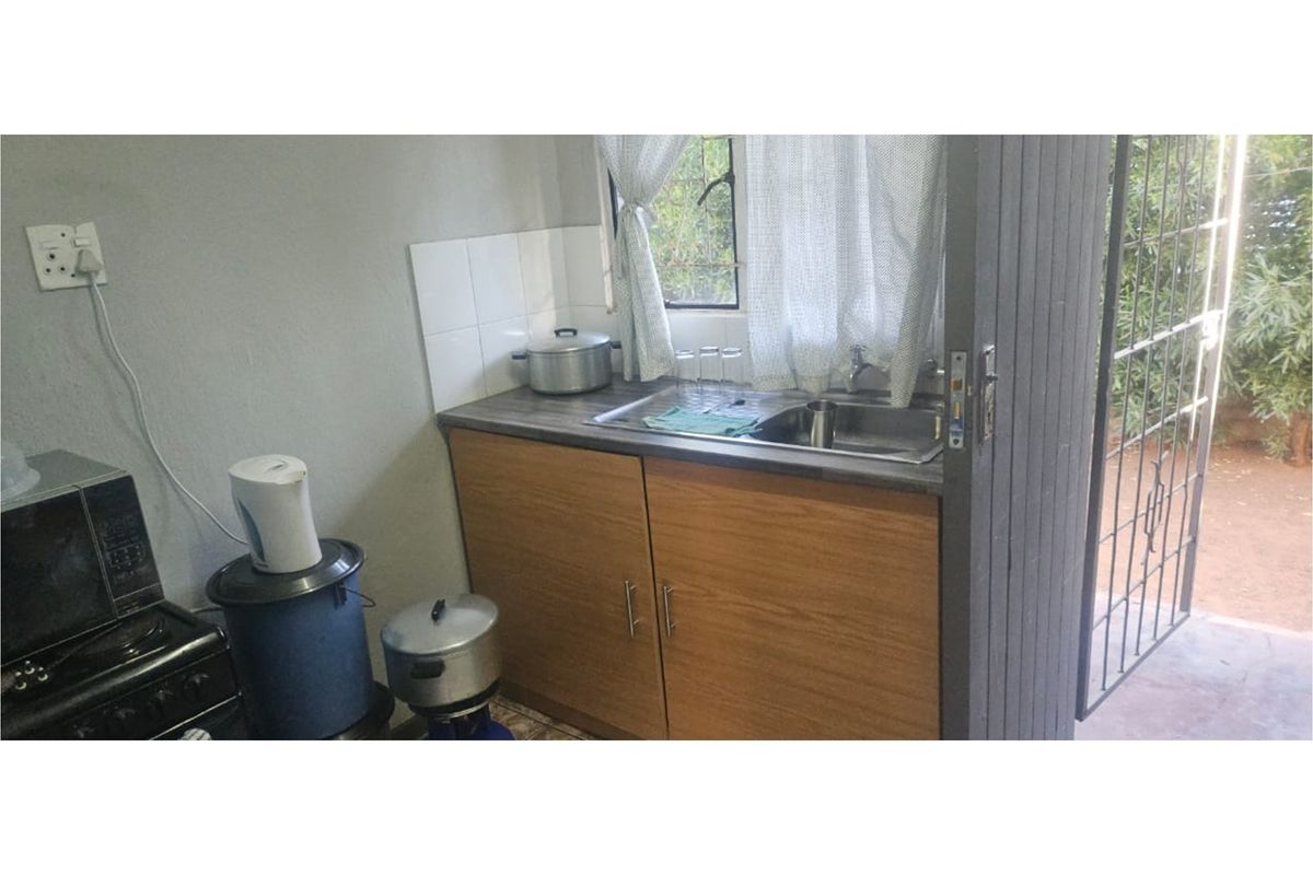 Ideal Starter Home - Great Value and Security! - Photo 2