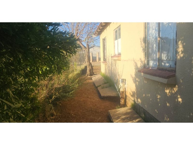 Ideal Starter Home - Great Value and Security! - Photo 9