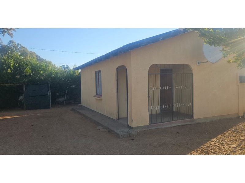 Ideal Starter Home - Great Value and Security! - Photo 1